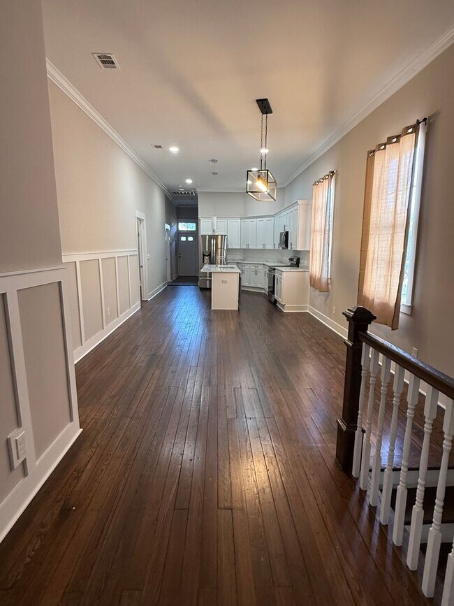 Building Photo - 219 W 36th St