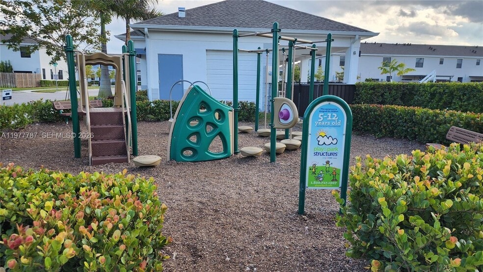 Building Photo - 371 NE 16th St