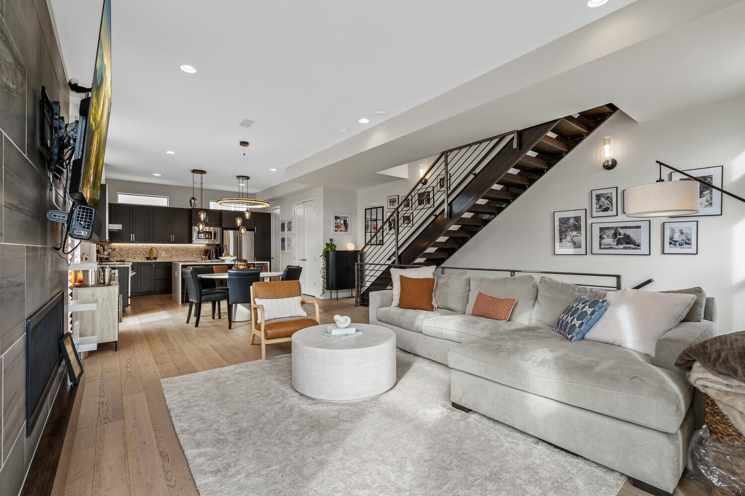 Building Photo - 4001 W Conejos Pl