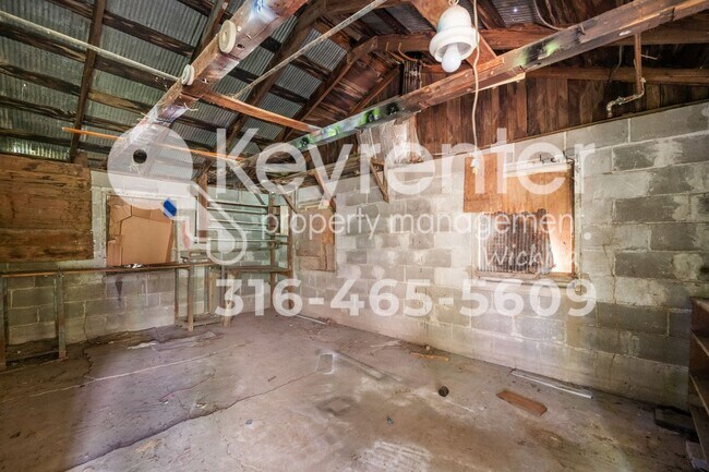 Building Photo - June is free!! Charming 1925 Farm House on 1/3 acre!