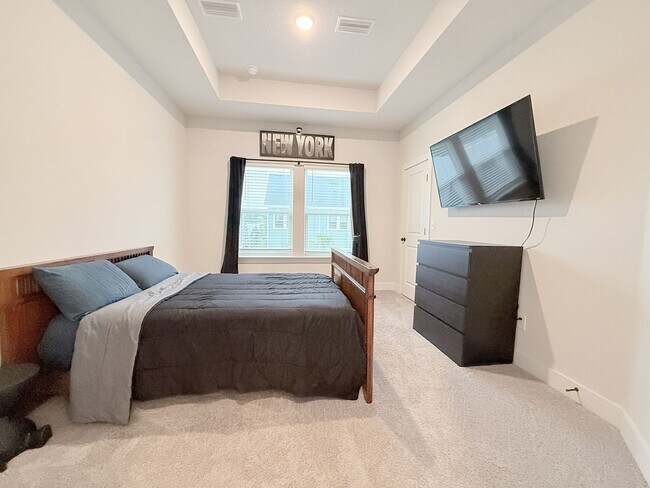 Building Photo - Resort-Style Living in eTown | Gated Community + Top Amenities