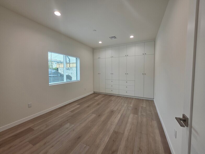 Building Photo - 6748 Ben Ave