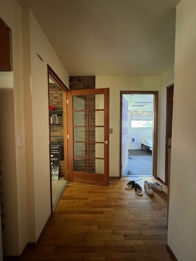 Building Photo - Spacious 5 Bedroom Rental by Park