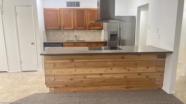 Building Photo - 609 Live Oak Dr