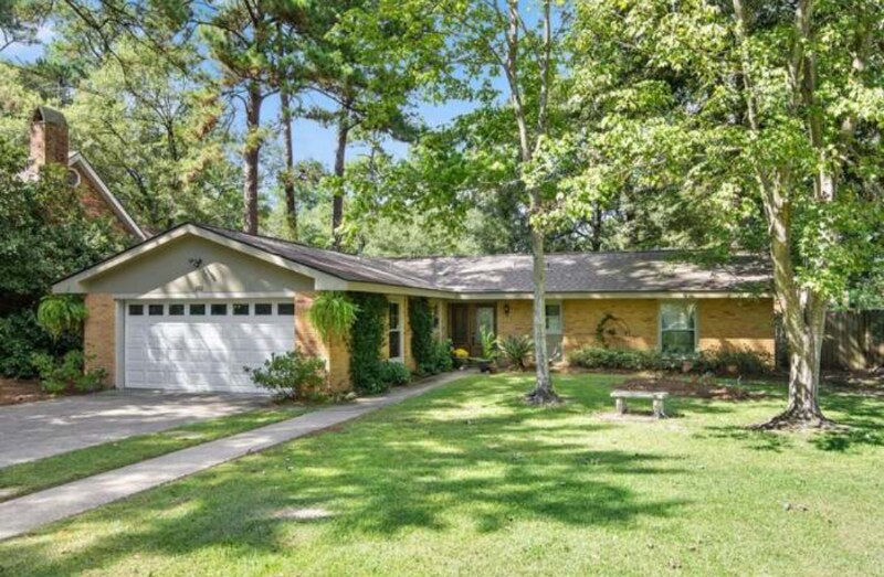 Primary Photo - 102 Robin Hood Dr