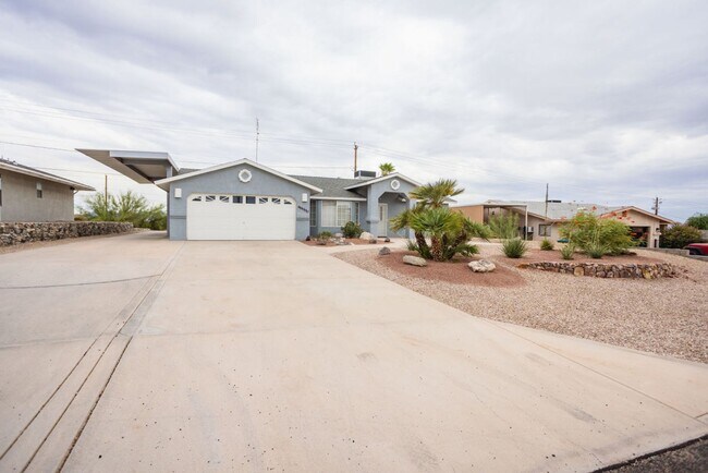 Building Photo - 3 BEDROOM 2 BATH 2 CAR GARAGE POOL HOME W/...