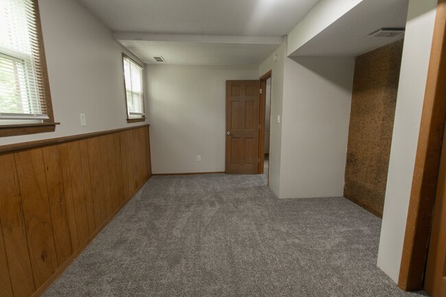 Building Photo - Remodeled 4 Bed and 3 Bath Home