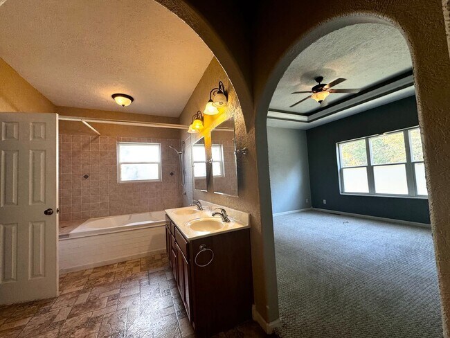 Building Photo - 134 Ridgeview Dr