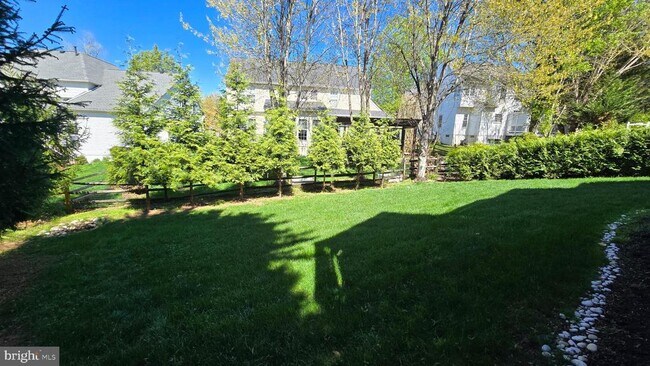 Building Photo - 47400 River Crest St