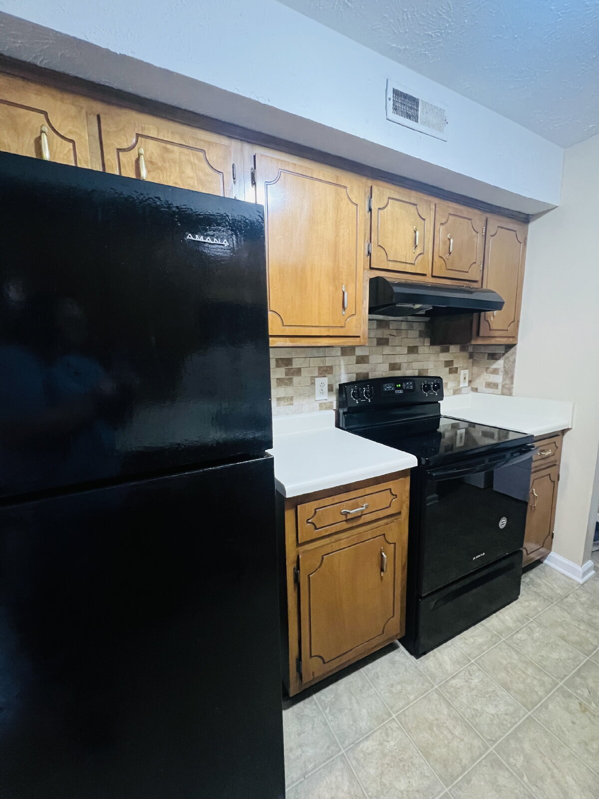 Building Photo - "Charming 2-Bedroom Gem in Clarksville – Cozy 965 Sq Ft Retreat!" 3854D Northeast Dr. Clarksville...