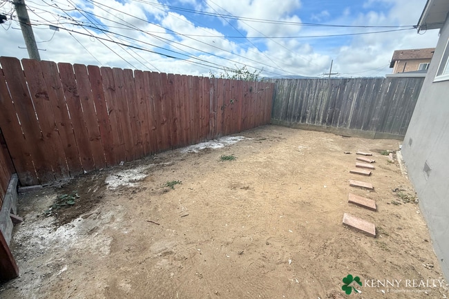 Building Photo - Beautifully Remodeled 3 Bedroom, 2 Bathroo...
