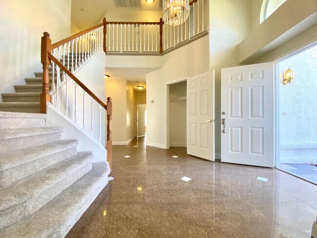 Building Photo - Great location house in Green Valley