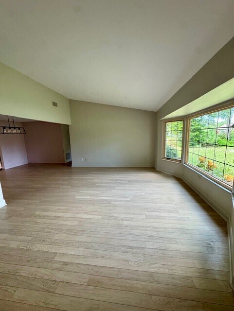 Building Photo - 156 Live Oak Ct