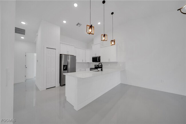 Building Photo - 1112 Eisenhower Blvd