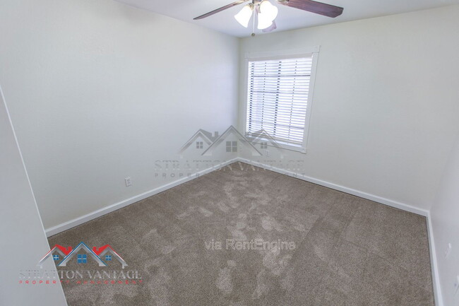 Building Photo - 1928 N Kachina