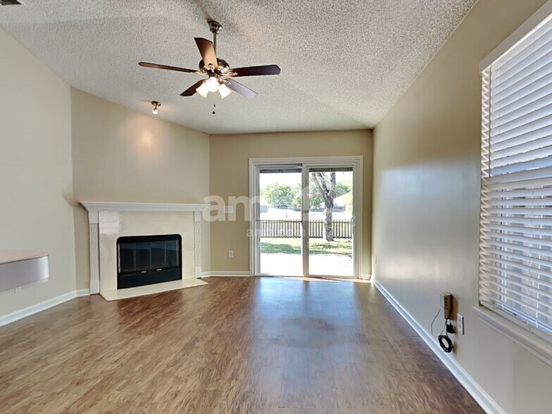 Building Photo - 840 Mackenzie Cir