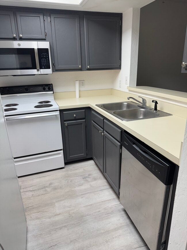 Building Photo - 4642 SW 45th Ln