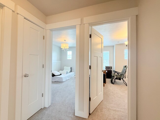 Building Photo - VERY Spacious house in Vineyard!