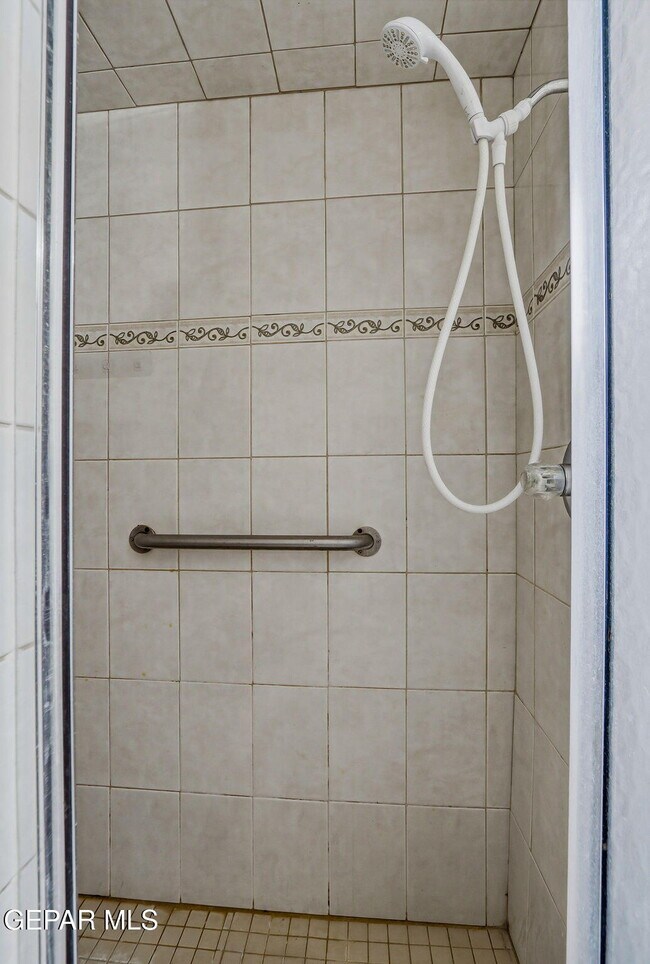 Building Photo - 604 La Chapa Ave