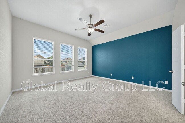 Building Photo - 812 Silver Fox