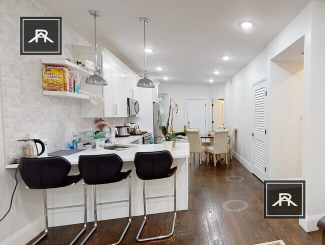 Building Photo - 5 Strathmore Rd