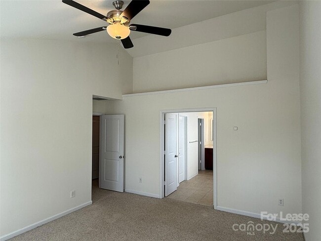 Building Photo - 5008 Centerview Dr