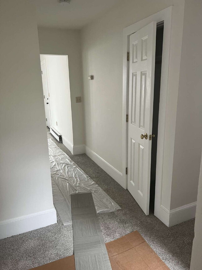 Building Photo - Newly renovated first Floor 1-Bedroom Apar...