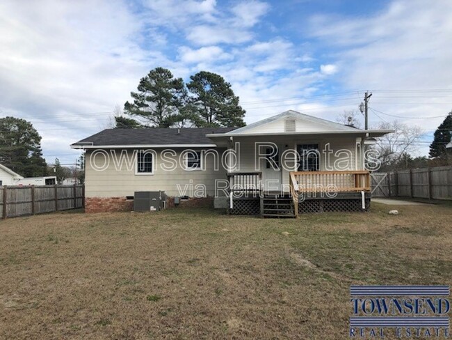 Building Photo - 658 Woodburn Dr