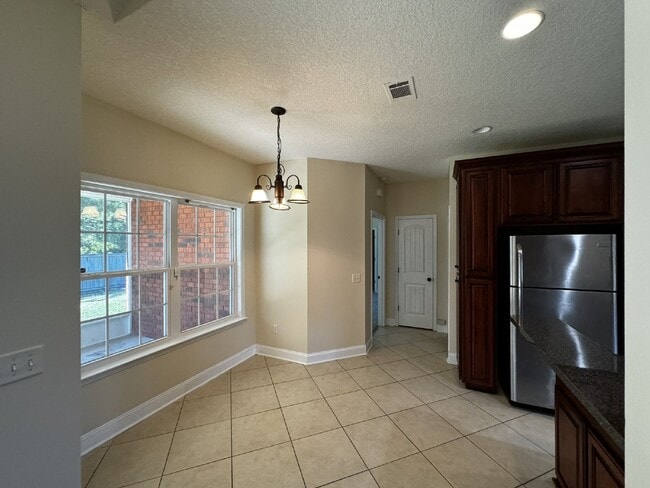 Building Photo - House for Rent