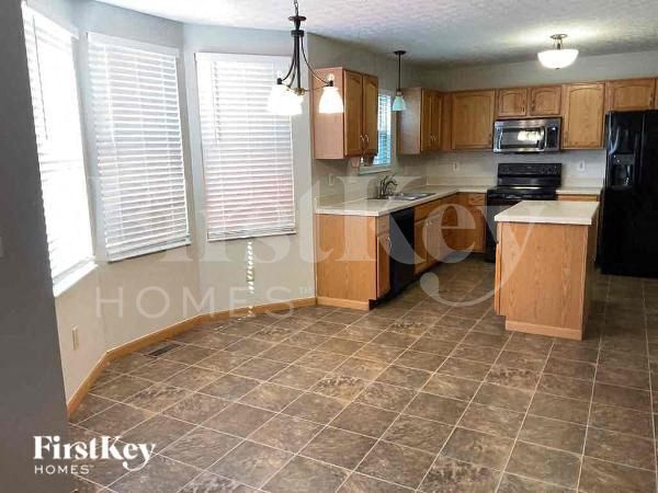 Building Photo - 486 Northwoods Dr