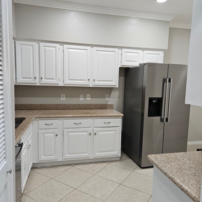 Building Photo - 712 Augusta Dr