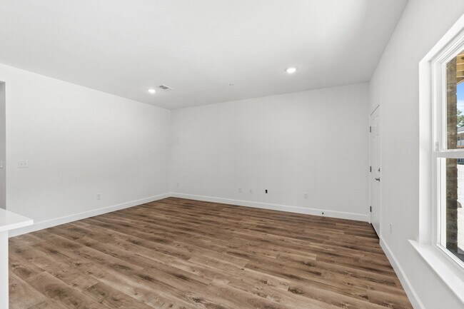 Building Photo - 910 Barrow St