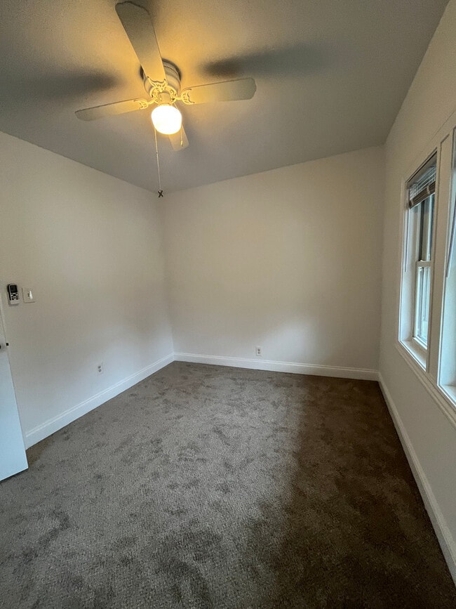 Building Photo - 417 N Main St