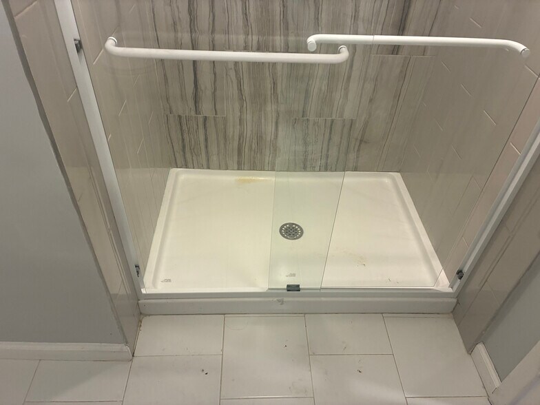 Building Photo - Room in Duplex on Union Rd SW