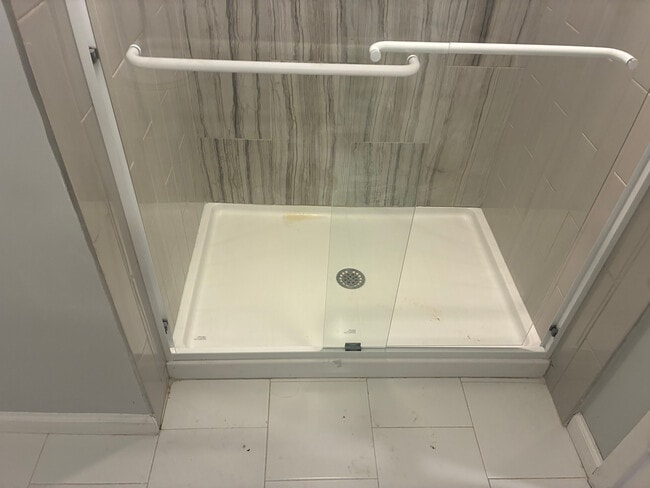 Building Photo - Room in Duplex on Union Rd SW