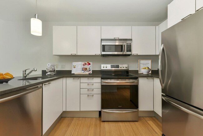 Building Photo - 2 Earhart St