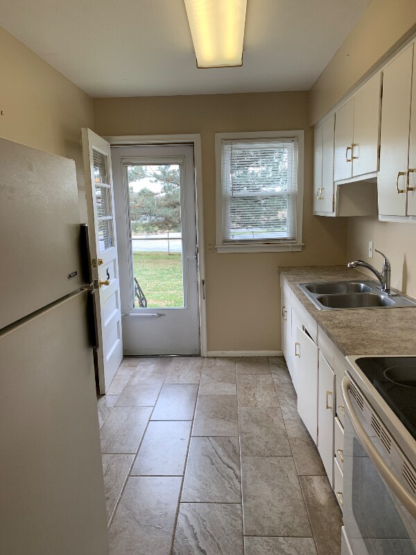 Primary Photo - 3490 S 82nd St