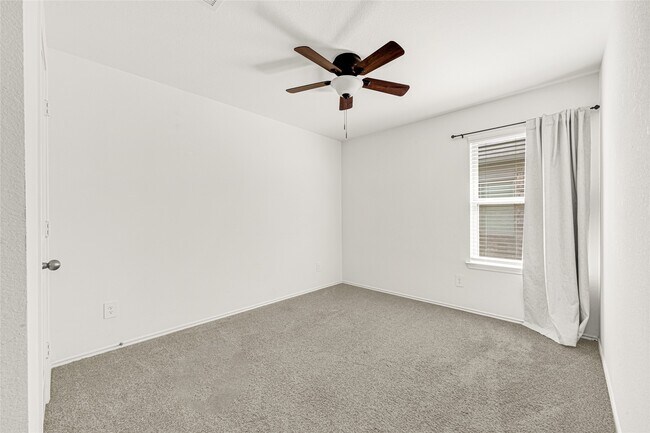 Building Photo - 2334 Spruce Clf Ln