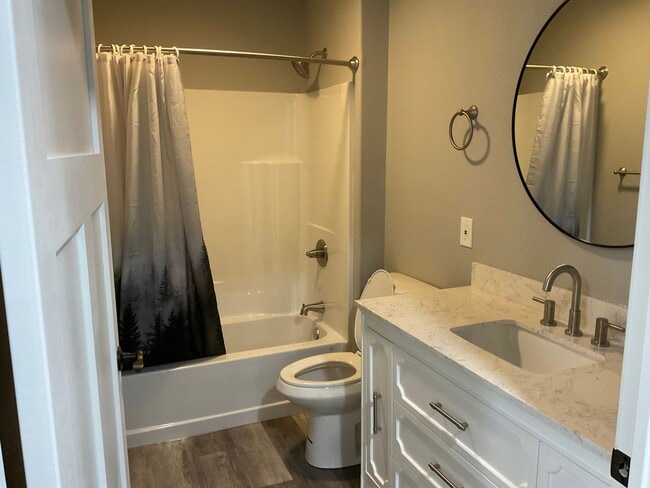 Building Photo - PRE LEASING- AVAILABLE JUNE 10TH - 3 Bedroom/2 Bathroom House In Frontenac