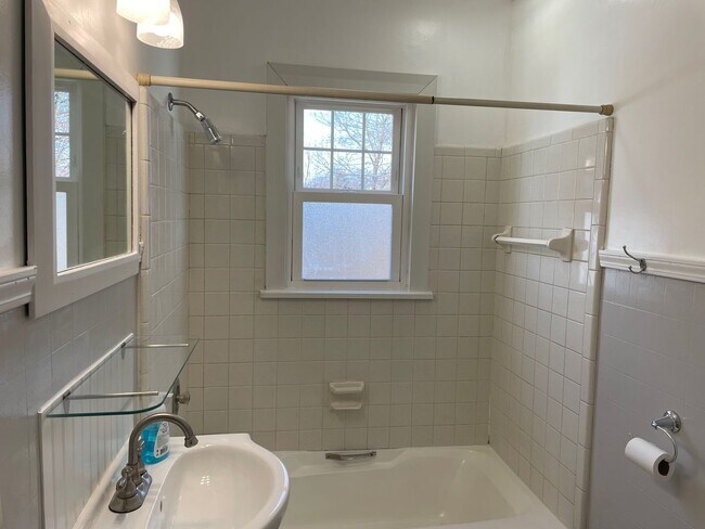 Building Photo - Charming 3-Bedroom Home for Rent – Quiet C...