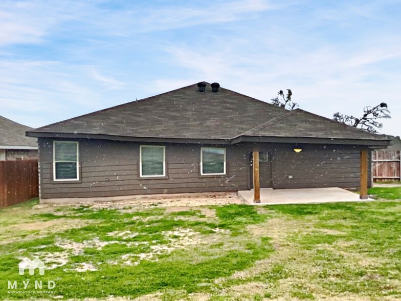 Building Photo - 7201 Mistletoe Trail