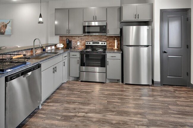 Building Photo - 1451 Associates Ave