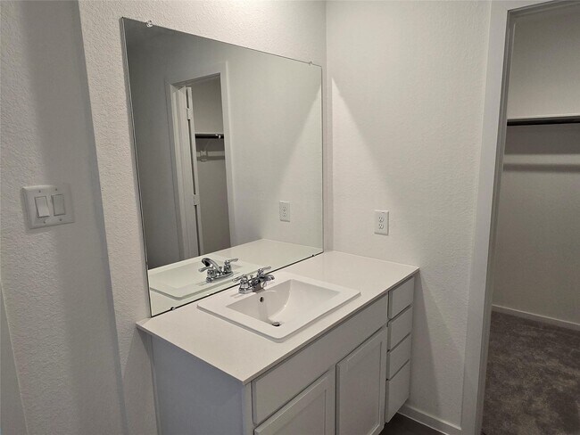 Building Photo - 5922 Starling Dr