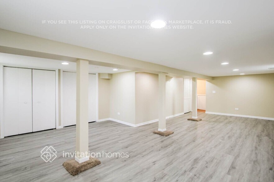 Building Photo - 2418 N 75th Ct