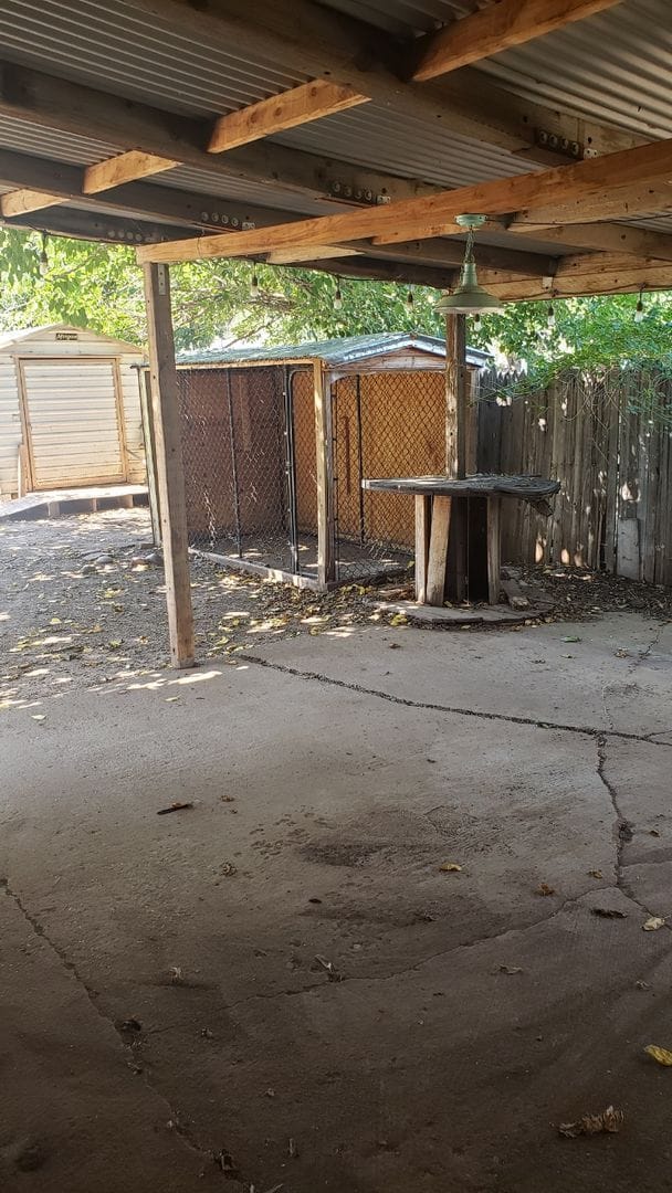 Building Photo - Located in Canyon 3/2/1 great area CH/A