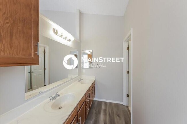 Building Photo - 3 Bedroom Pet-Friendly Home in TUCSON, AZ with Main Street Renewal