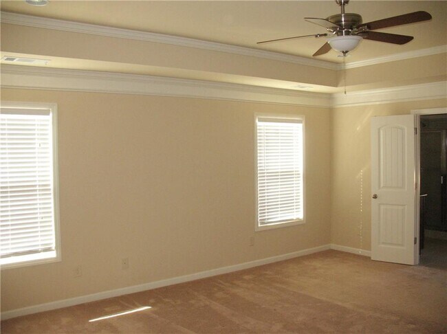 Building Photo - 6450 Pine Bluff Dr