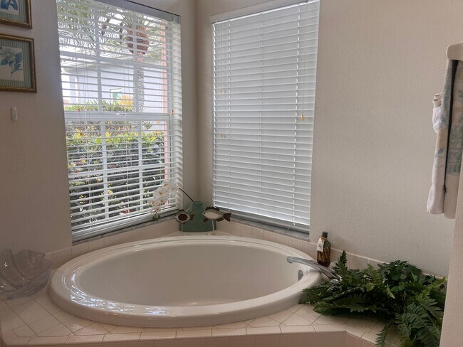 Building Photo - 2BR+Office with sleeper/2BA Single Family ...