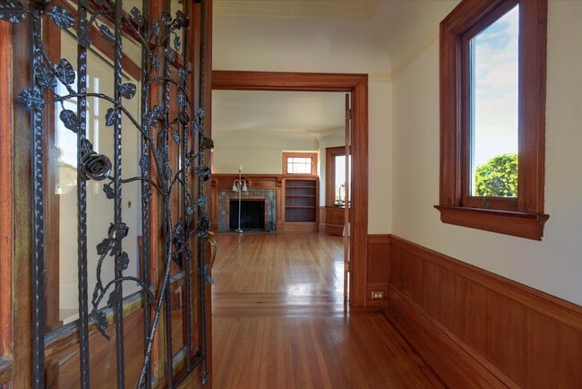 Building Photo - 175 Vasquez Ave