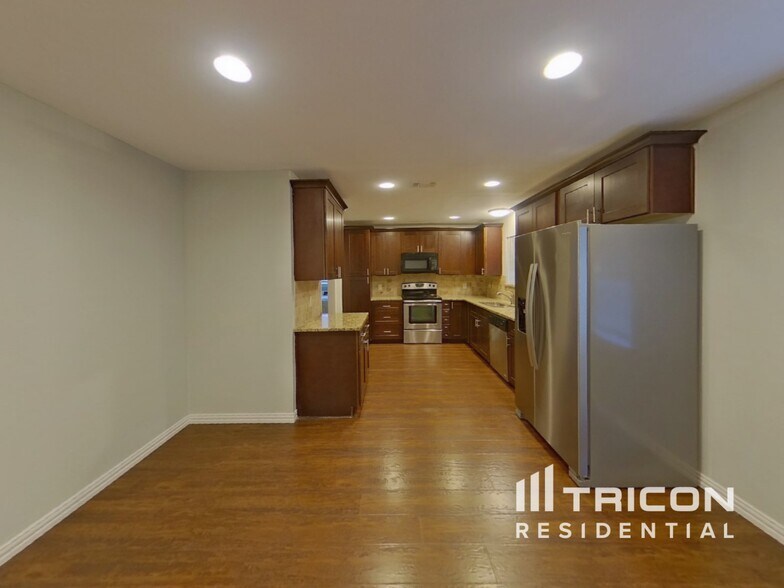 Building Photo - 126 Tharp St